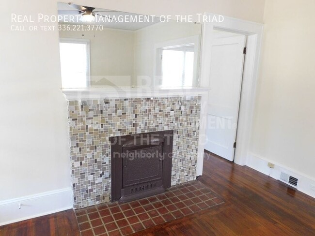 Building Photo - 1213 E Sprague St