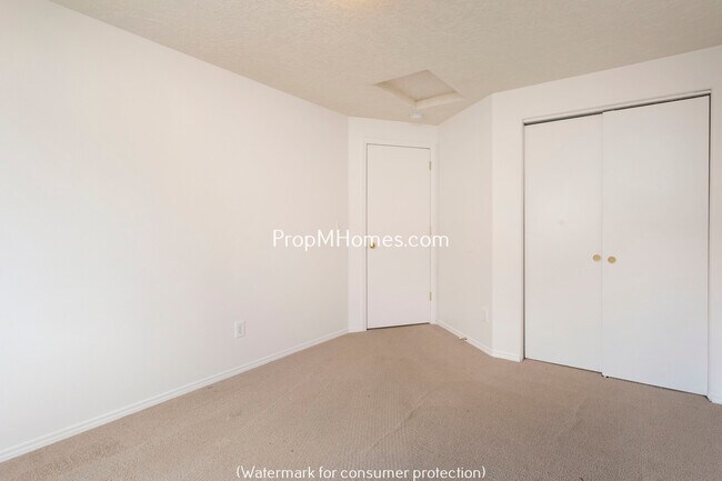 Building Photo - 2516 SE 103rd Ave