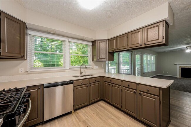 Building Photo - 745 Mountain Oaks Pkwy
