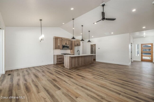 Building Photo - New Home in Thayer Farms North!