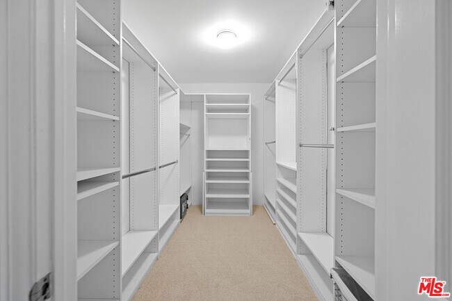 Building Photo - 1759 N Beverly Dr