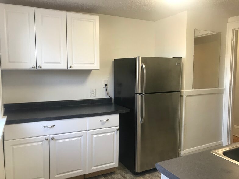 Large Fridge in kitchen - 2917 S 31st Ave
