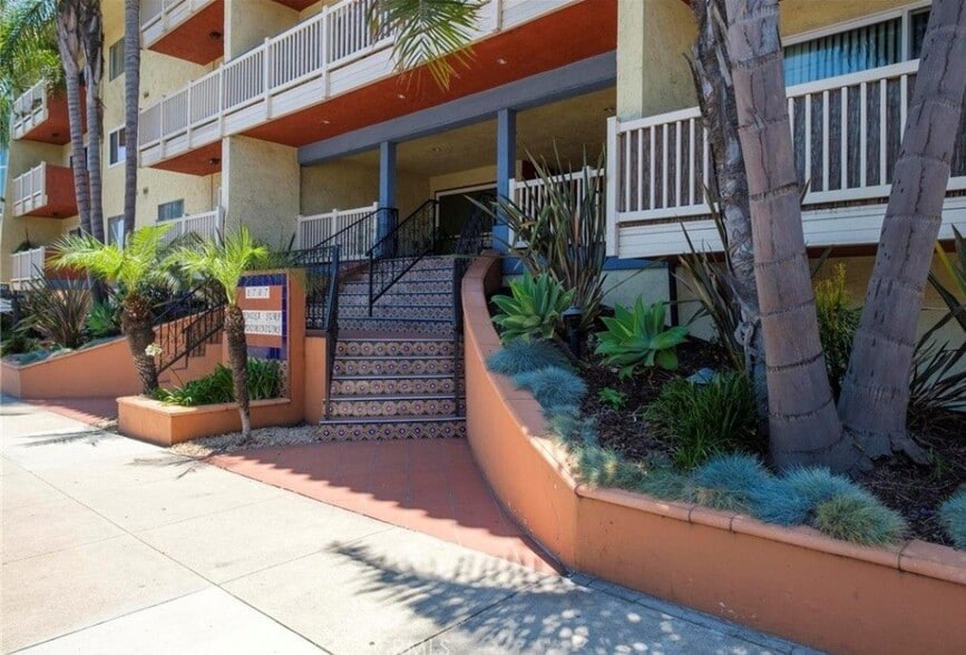 Primary Photo - 1707 Pacific Coast Hwy