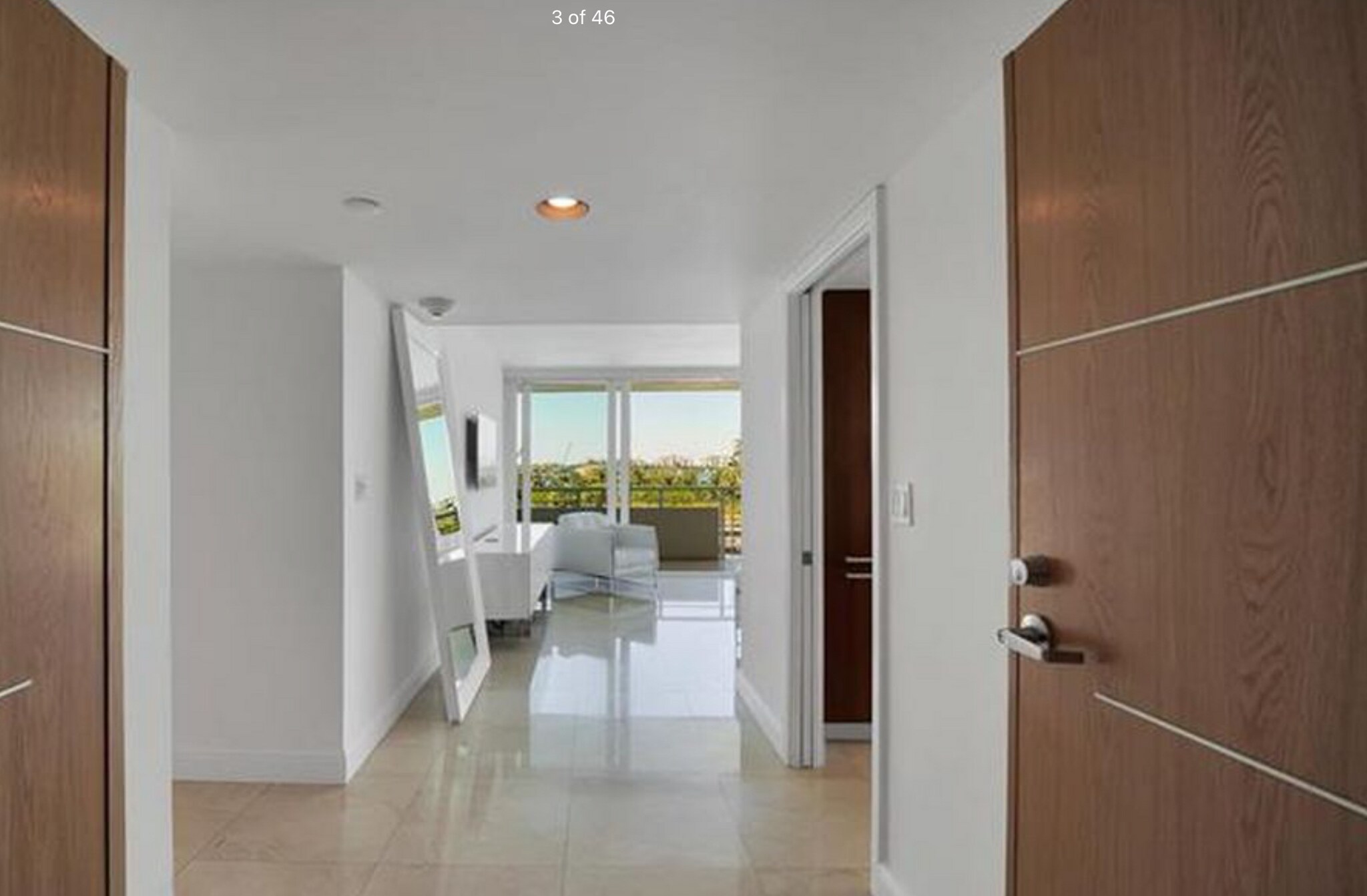 Building Photo - 400 S Pointe Dr