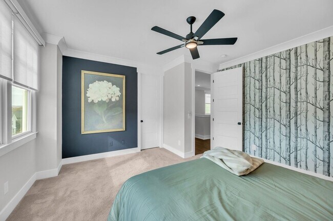 Building Photo - 5045 Kathryn Ave