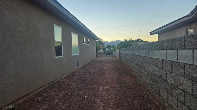 Building Photo - 6048 Moonlight Dr