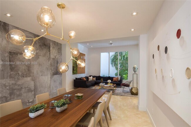 Building Photo - 1651 NE 196th St