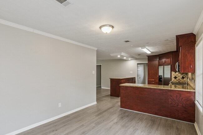 Building Photo - 2105 21st Ave N