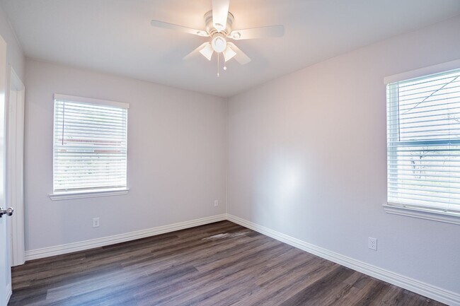 Building Photo - GORGEOUS 3 BEDROOM HOME LOCATED IN FORT WORTH, TEXAS!