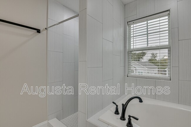 Building Photo - 34 Sherman St