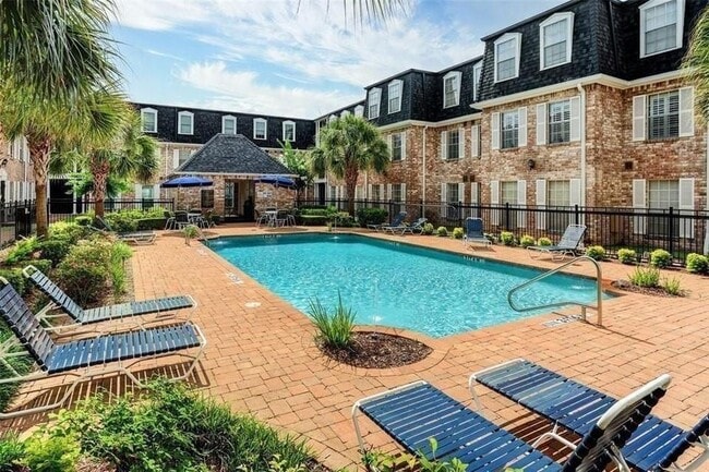 Building Photo - 374 N Post Oak Ln
