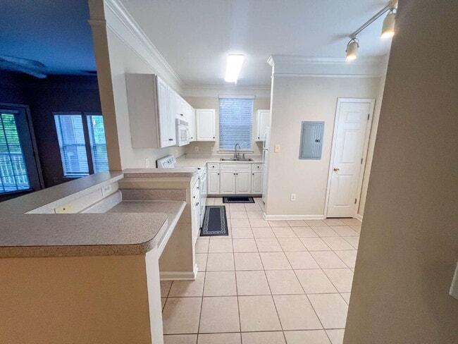 Building Photo - 2 Bed, 2 Bath Condo at amenity-rich The Me...