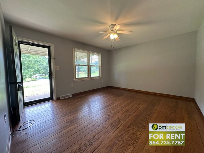Building Photo - Newly renovated, cute Easley 3/1.5 Available!