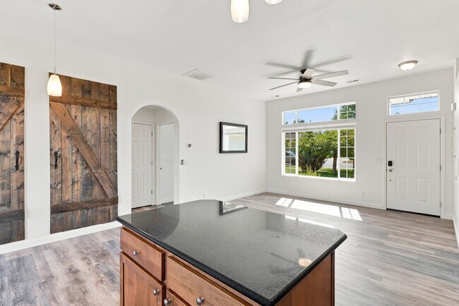 Building Photo - 3389 W Pescador Dr