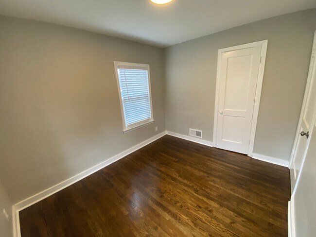 Building Photo - Fully Remodeled 3 Bedroom House!