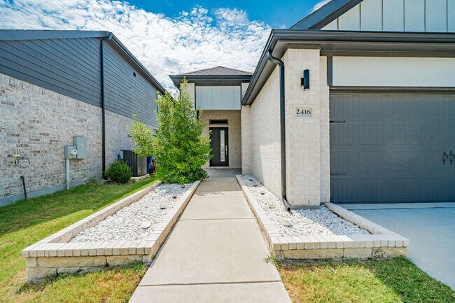 Building Photo - Stylish, Bright & Energy-Smart Living in R...