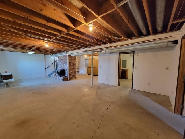 Building Photo - 511 W 45th Ave