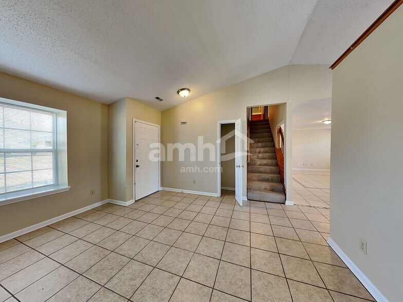 Building Photo - 6470 Hazelhatch Dr