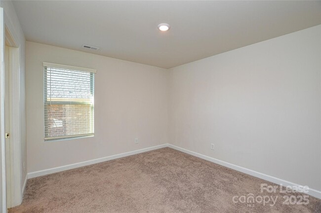 Building Photo - 3215 Lisburn St