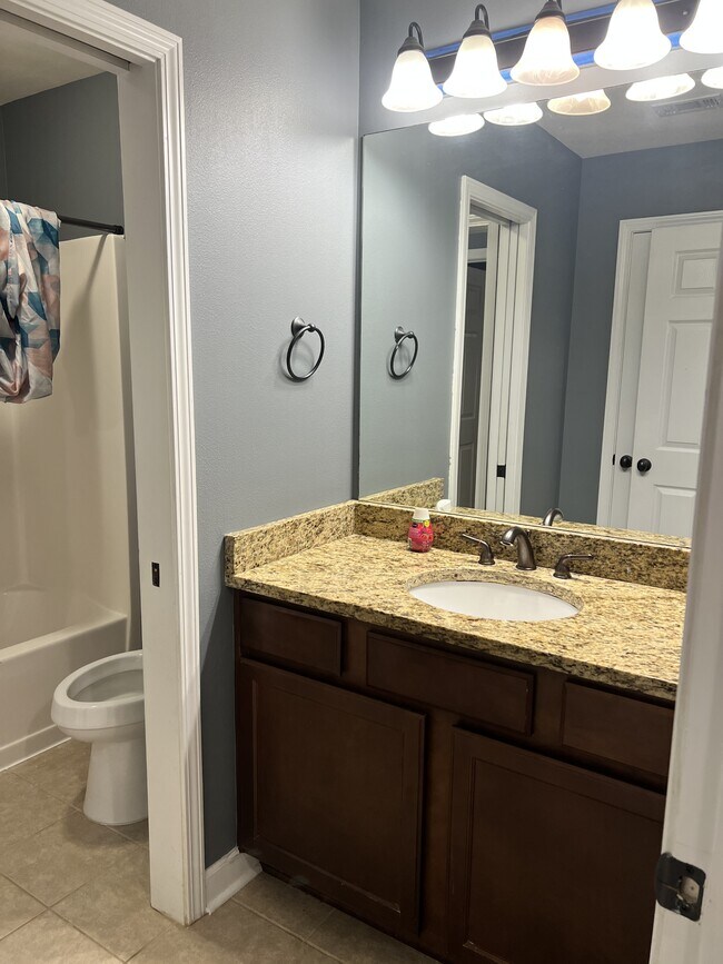 Building Photo - 6005 Fiori Dr