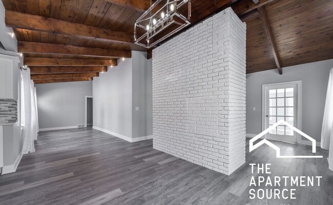 Building Photo - 702 Hammerschmidt Ave