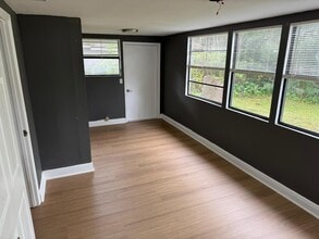 Building Photo - 407 St Clair St