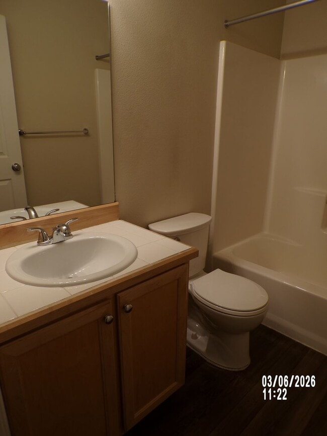 Building Photo - Newly remodeled Meadows Townhome