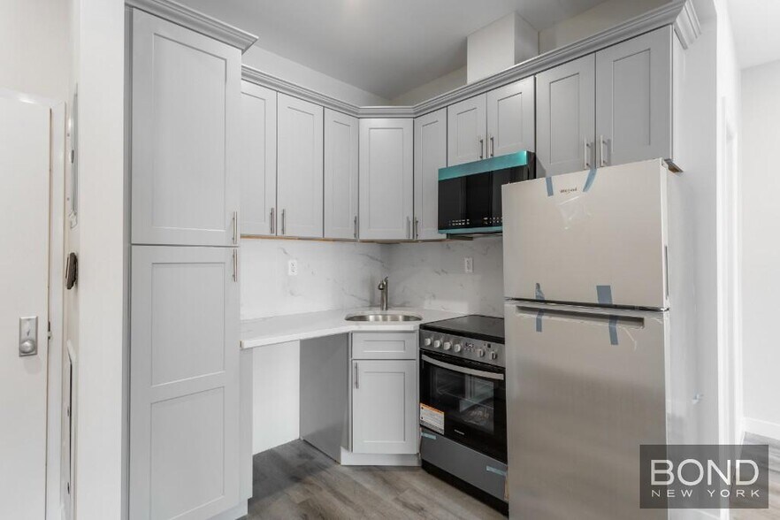 Building Photo - 317 W 48th St