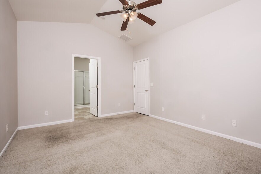 Building Photo - 621 Rose Mallow Dr