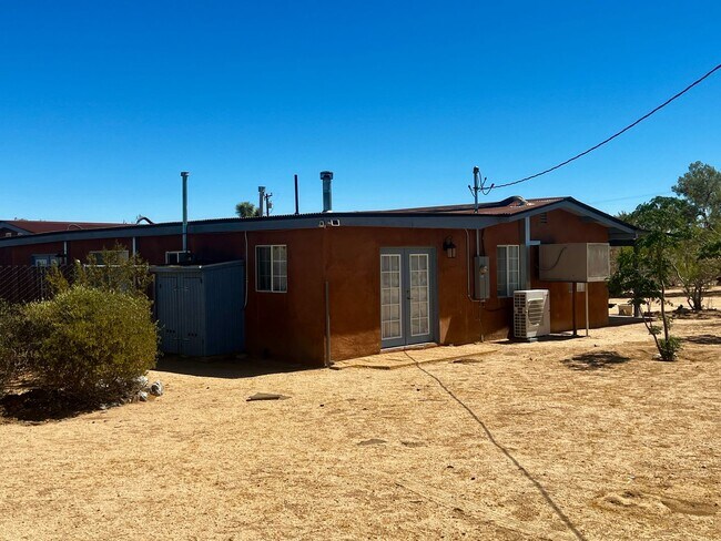 Building Photo - Charming 3-Bedroom Home for Rent in Landers, CA w SPA