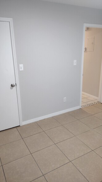 Building Photo - 2842 Villa Woods Cir