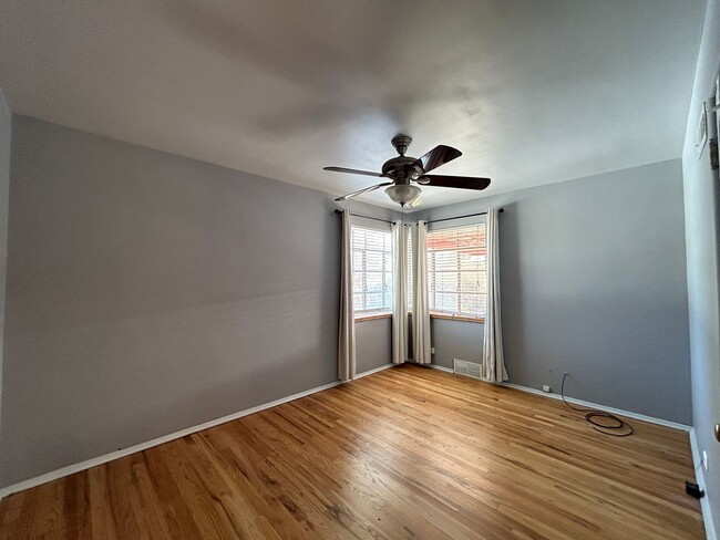 Building Photo - $0 DEPOSIT OPTIONS. CHARMING 4-BEDROOM HOM...