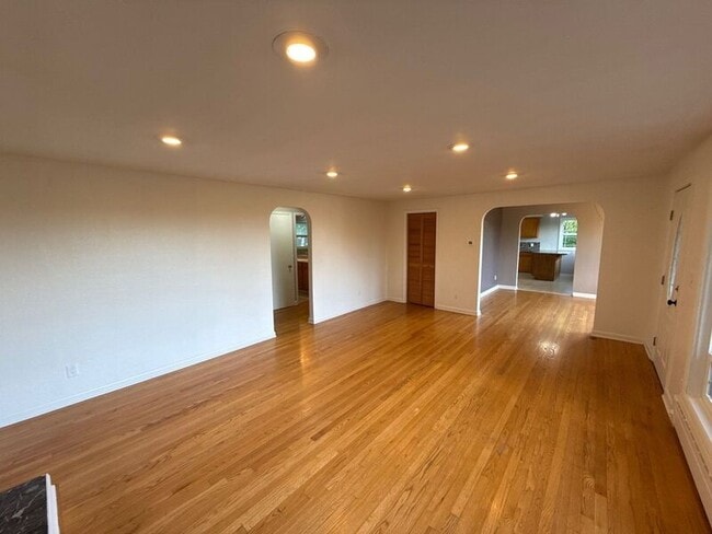 Building Photo - 1740 Glen Creek Rd NW