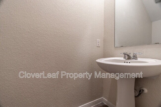 Building Photo - 422 Angel Trumpet Ct