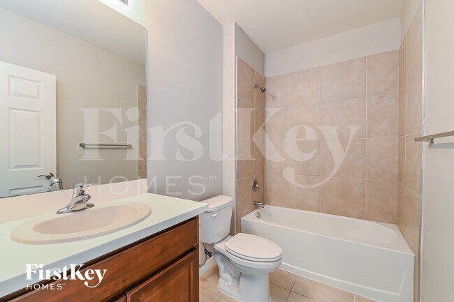 Building Photo - 2820 NW 21st Ave