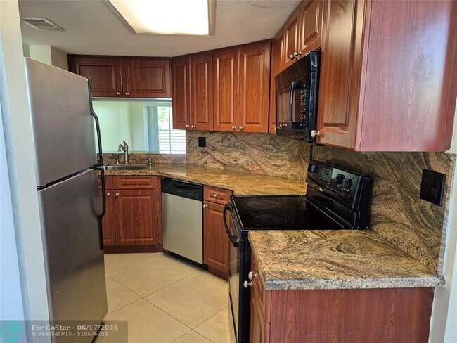 Building Photo - 2823 N Course Dr
