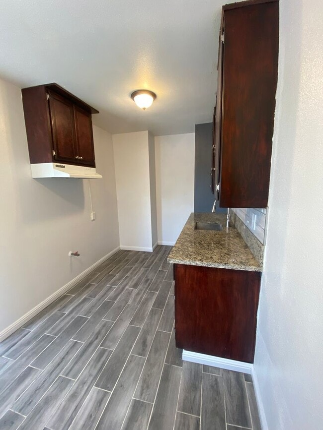 Building Photo - Cute 1 Bedroom ADU perfect for Single or S...