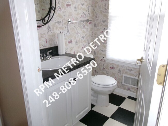 Building Photo - SPACIOUS HOME IN BROWNSTOWN