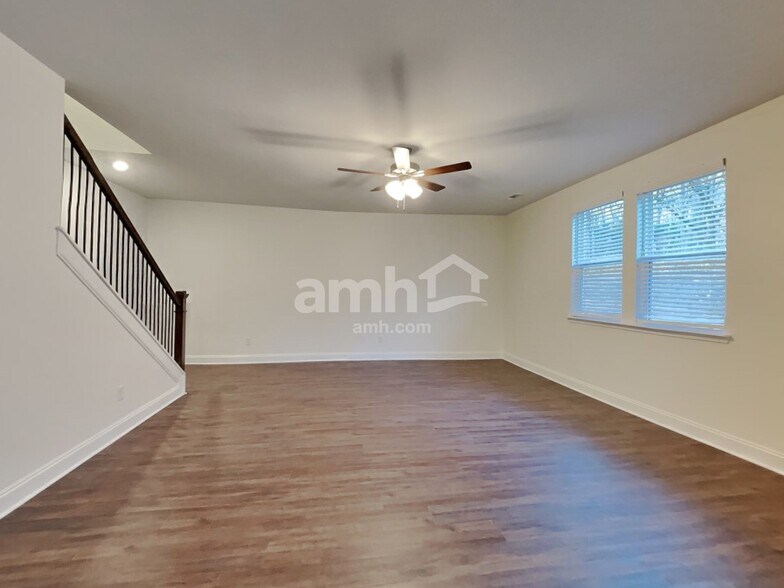 Building Photo - 130 Marin Dr