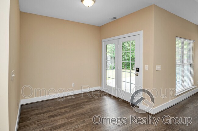 Building Photo - 252 Chesser Park Dr