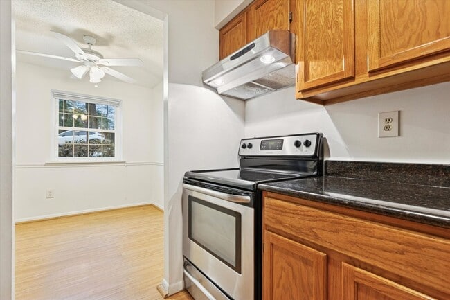 Building Photo - Goshen Valley 2 Bedroom 1 Bathroom Condo Available Now!