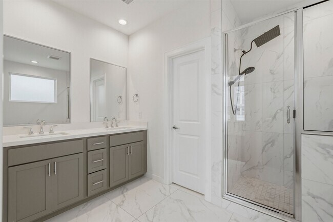 Building Photo - 1113 Highland Square Ln