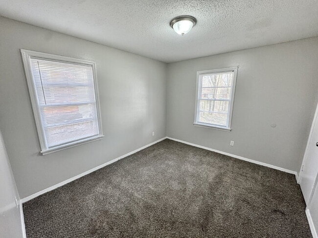 Building Photo - 3462 Mark Twain St