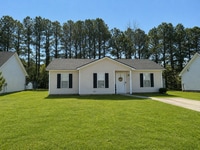 Building Photo - Beautiful Home with a Great Location In Town