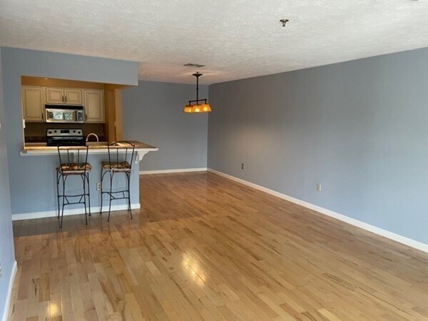 Building Photo - 50 Steeplechase Ct