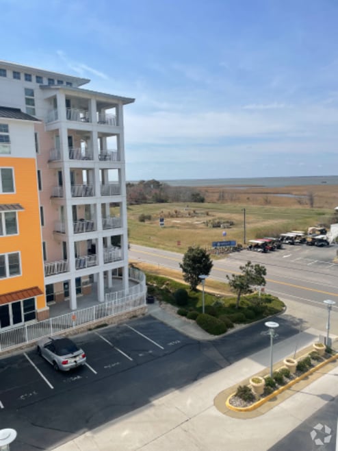 Building Photo - 3700 Sandpiper Rd