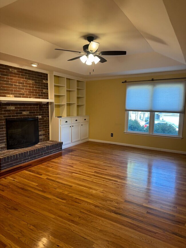 Building Photo - Single Family Home - Available For Rent!