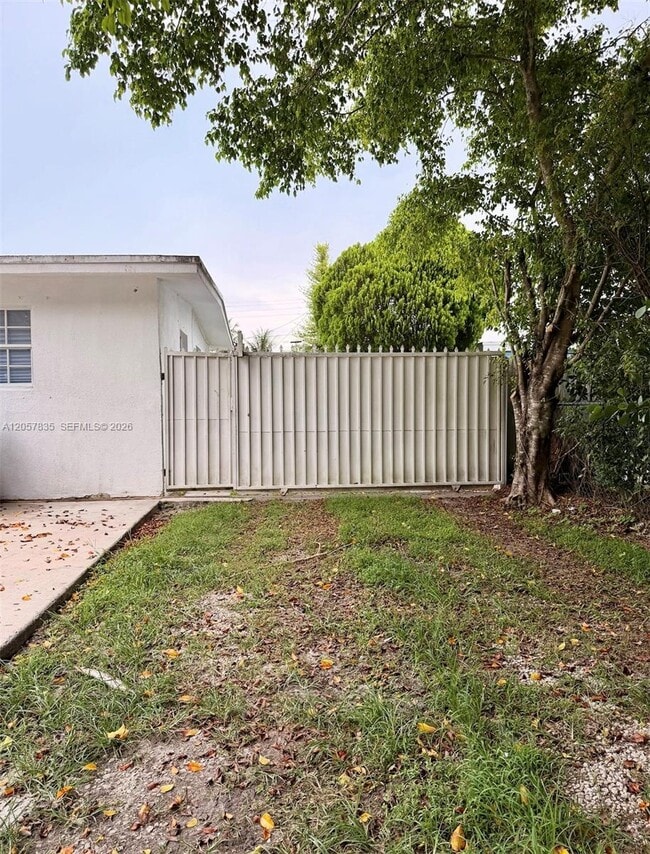 Building Photo - 9815 SW 51st Terrace