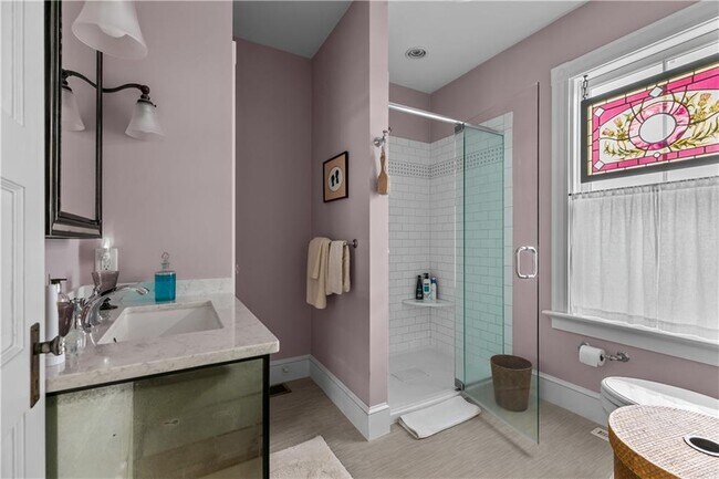 Building Photo - 132 Ruggles Ave
