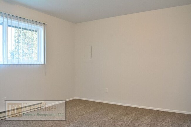 Building Photo - 2725 Maywood Dr